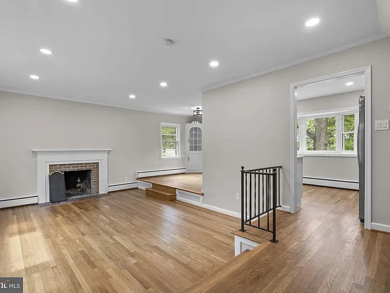 10242 Stratford Ave — Photo 7