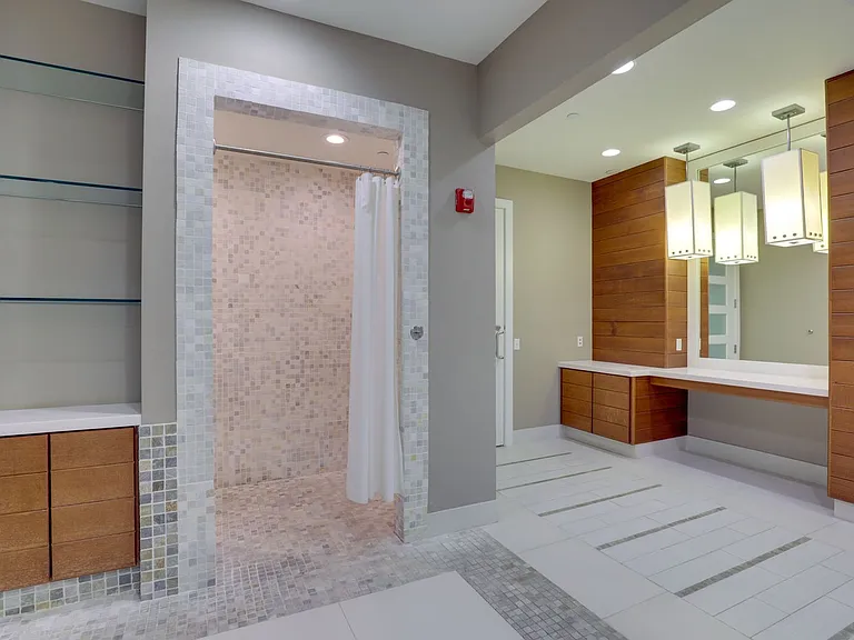 241 Riverside Dr #10-ID1546208P — Photo 23