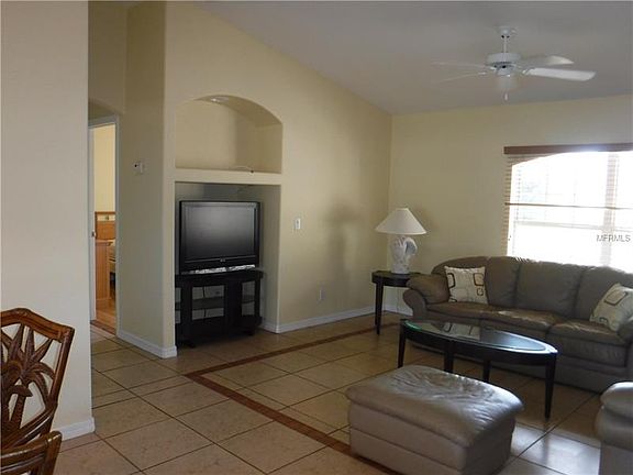 4th image of 2832 Saybrook Ave