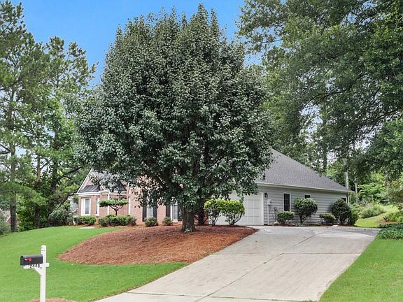 3rd image of 2448 Roseberry Ln