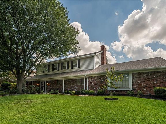 3rd image of 2808 Canyon Valley Trl
