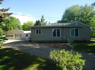 1204 16th Ave SW, Minot, ND 58701