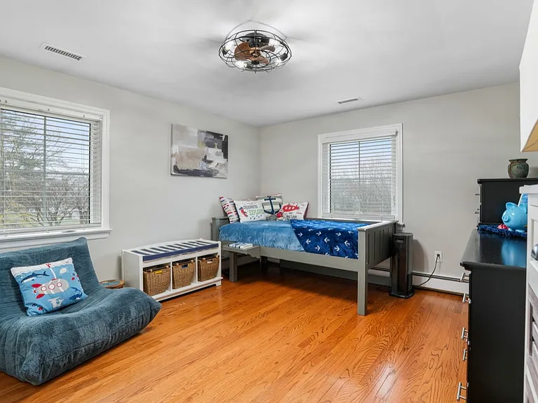 517 Park Ave — Photo 10