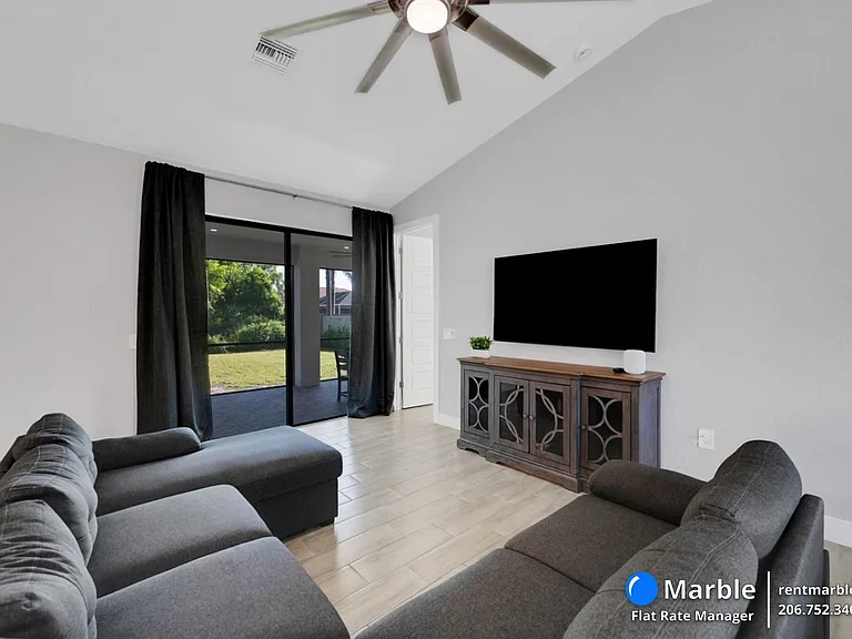 4618 Catalina Ln — Photo 26