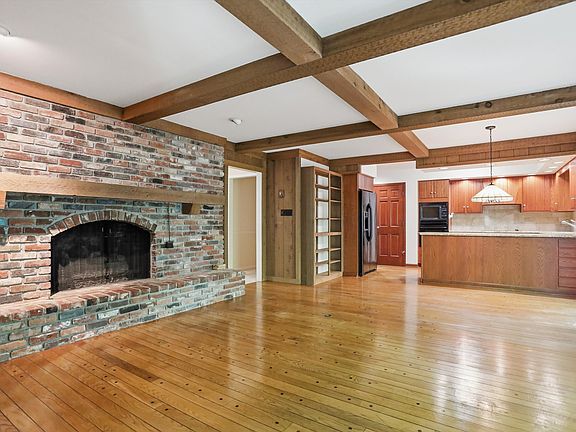 4th image of 625 Eagle Creek Cir