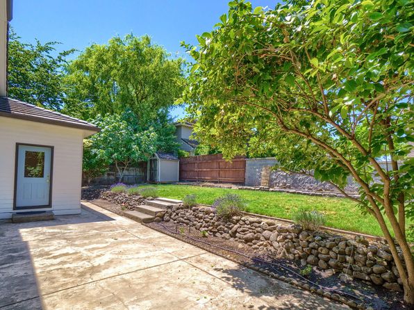 2961 Amblegreen Dr, Medford, OR 97504