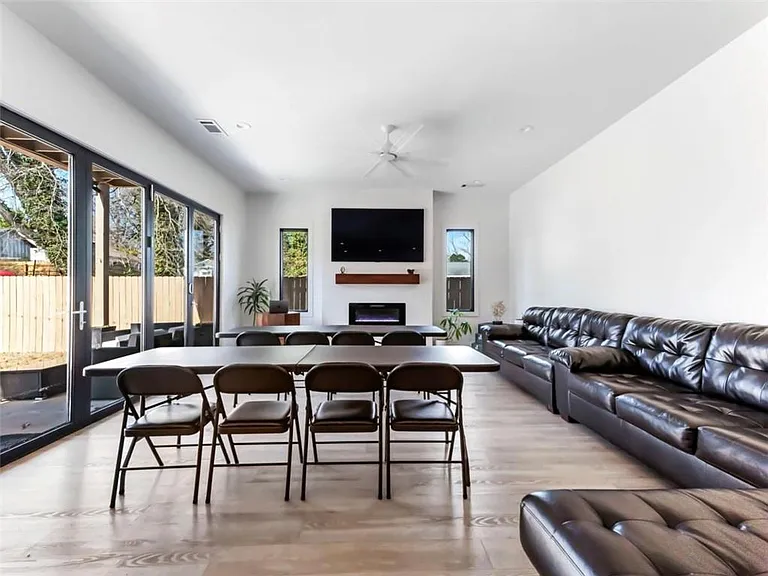 379 Enota Pl SW — Photo 29