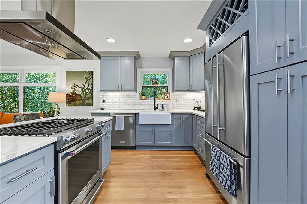 3 bed, 3.0 bath, 1841 sqft, $3,200 — Photo 2