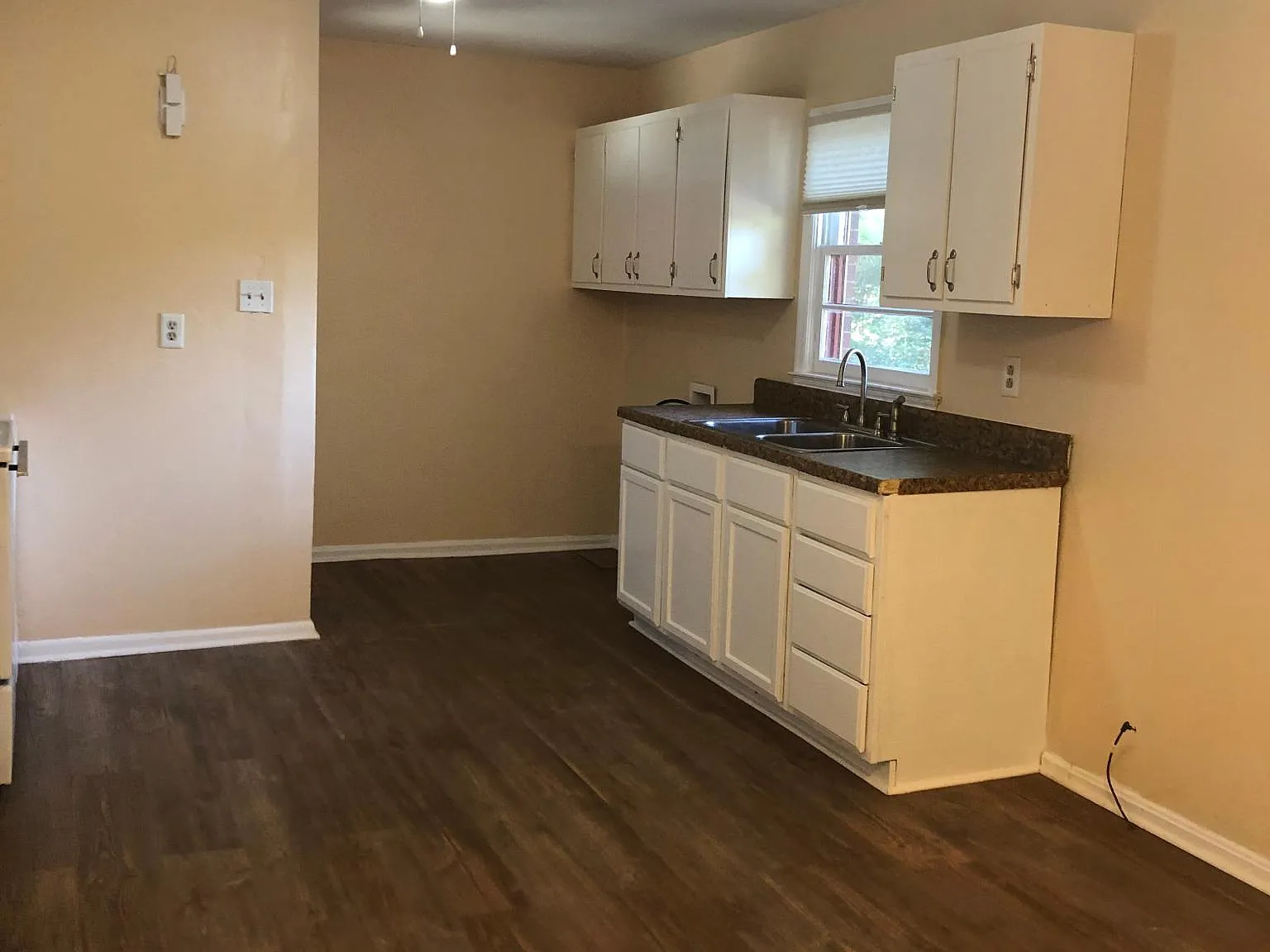 1846 Colony Dr — Photo 4
