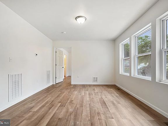 4th image of 62 Edgewood Rd