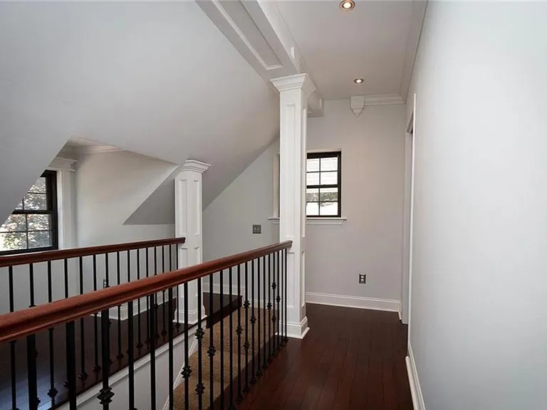 256 Castle Dr — Photo 23