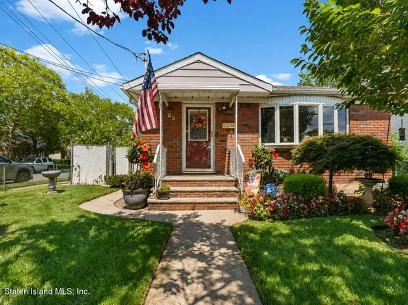95 Park St, Staten Island, NY 10306