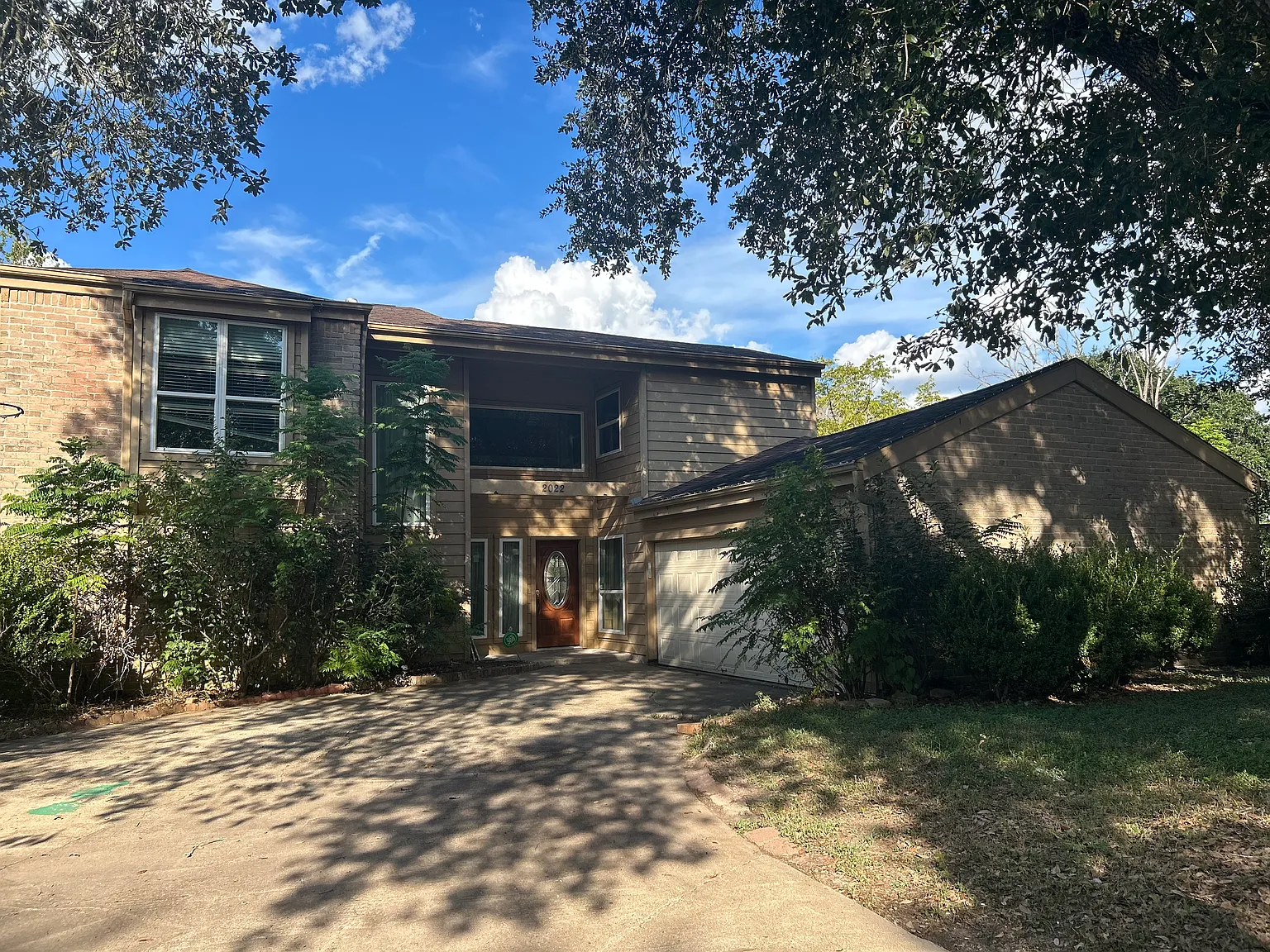 4 bed, 2.5 bath, 2371 sqft, $1,900 — Photo 1