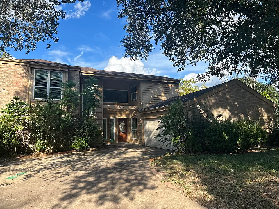 2022 Fernspray Ln