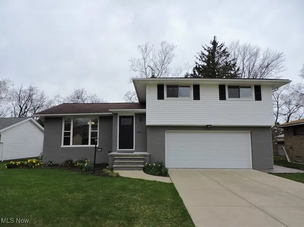 6990 Greenbriar Dr, Parma Heights, OH 44130