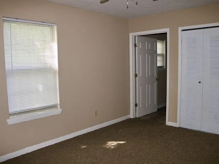 Amanda Place Apartments — Photo 17