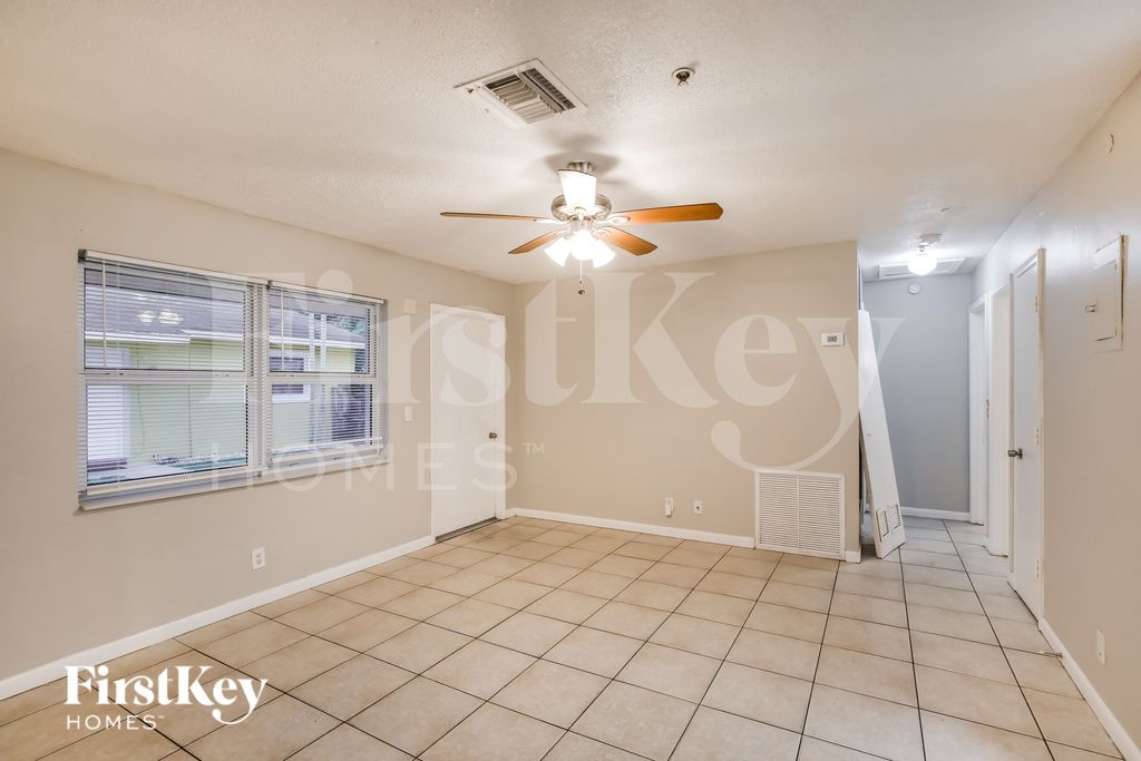 800 SW 9th Ct, photo 5