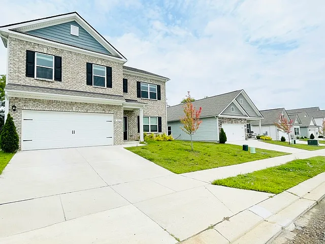 4 bed, 2.5 bath, 2372 sqft, $2,750 — Photo 2