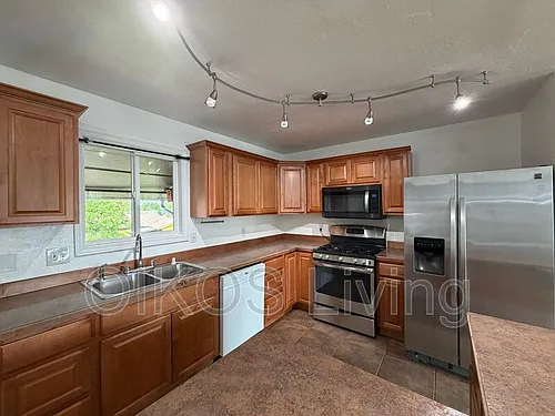320 Thomas Cir Photo 1