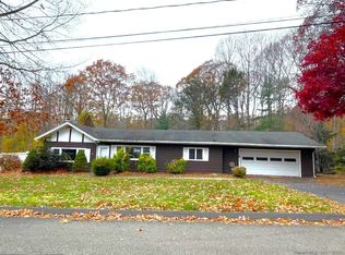 3 Medley Ln, Clinton, CT 06413
