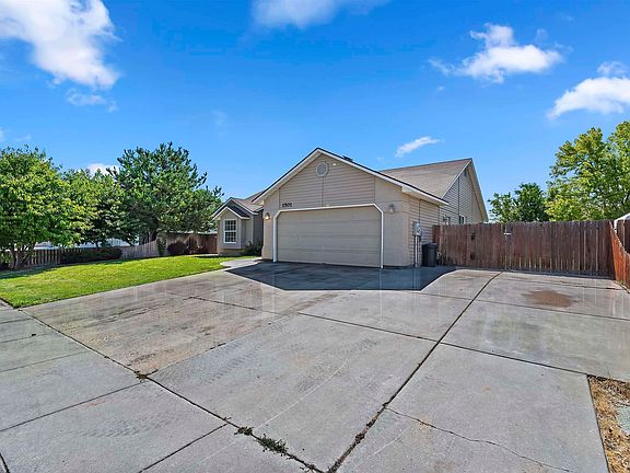 3rd image of 1501 Roston Ct