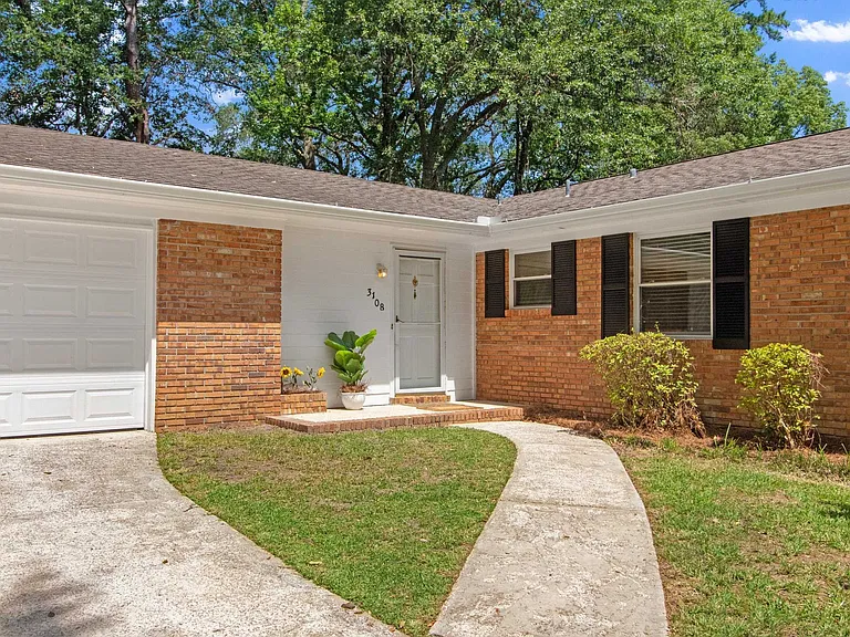 3108 Briarwood Dr — Photo 4