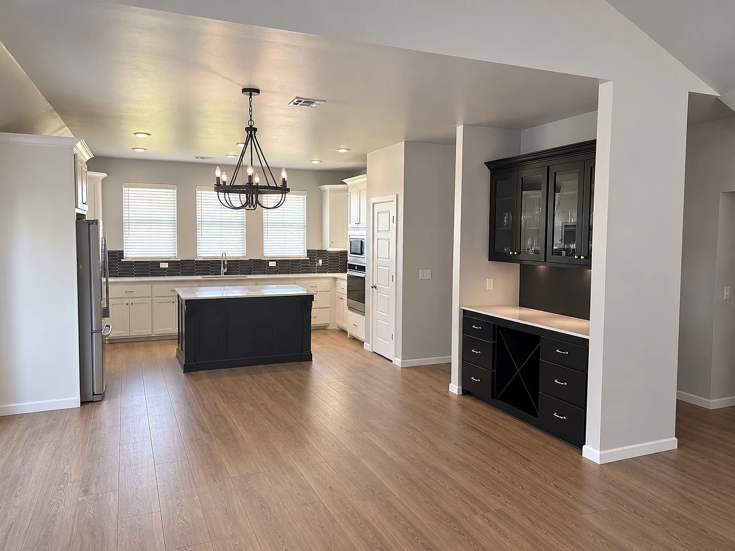 3 bed, 2.5 bath, 2030 sqft, $2,800 — Photo 3