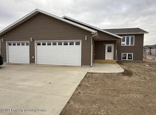 3281 Lyons Ave, Dickinson, ND 58601