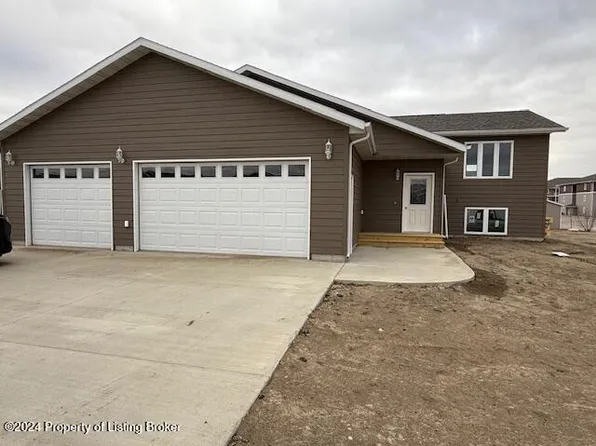 3281 Lyons Ave, Dickinson, ND 58601