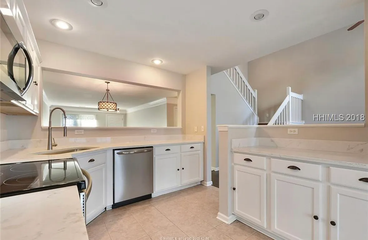 3 bed, 2.5 bath, 1550 sqft, $2,500 — Photo 4