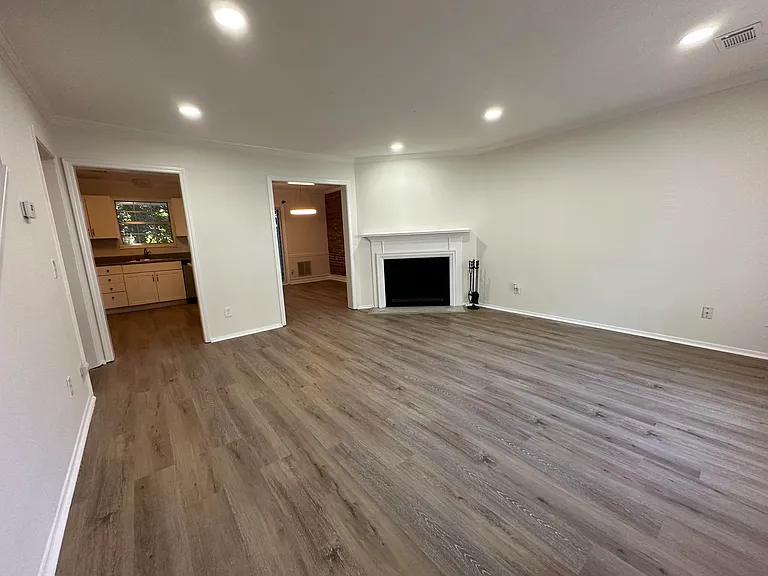 1801 Queen Anne Ct — Photo 3