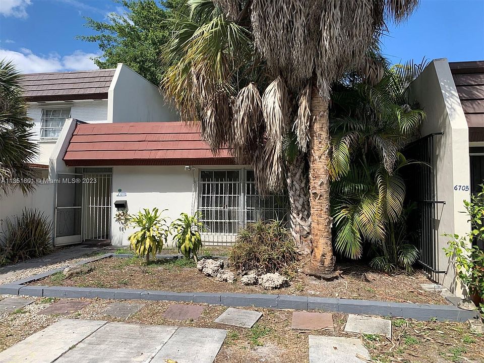 1st image of 6709 Crooked Palm Ln #6709
