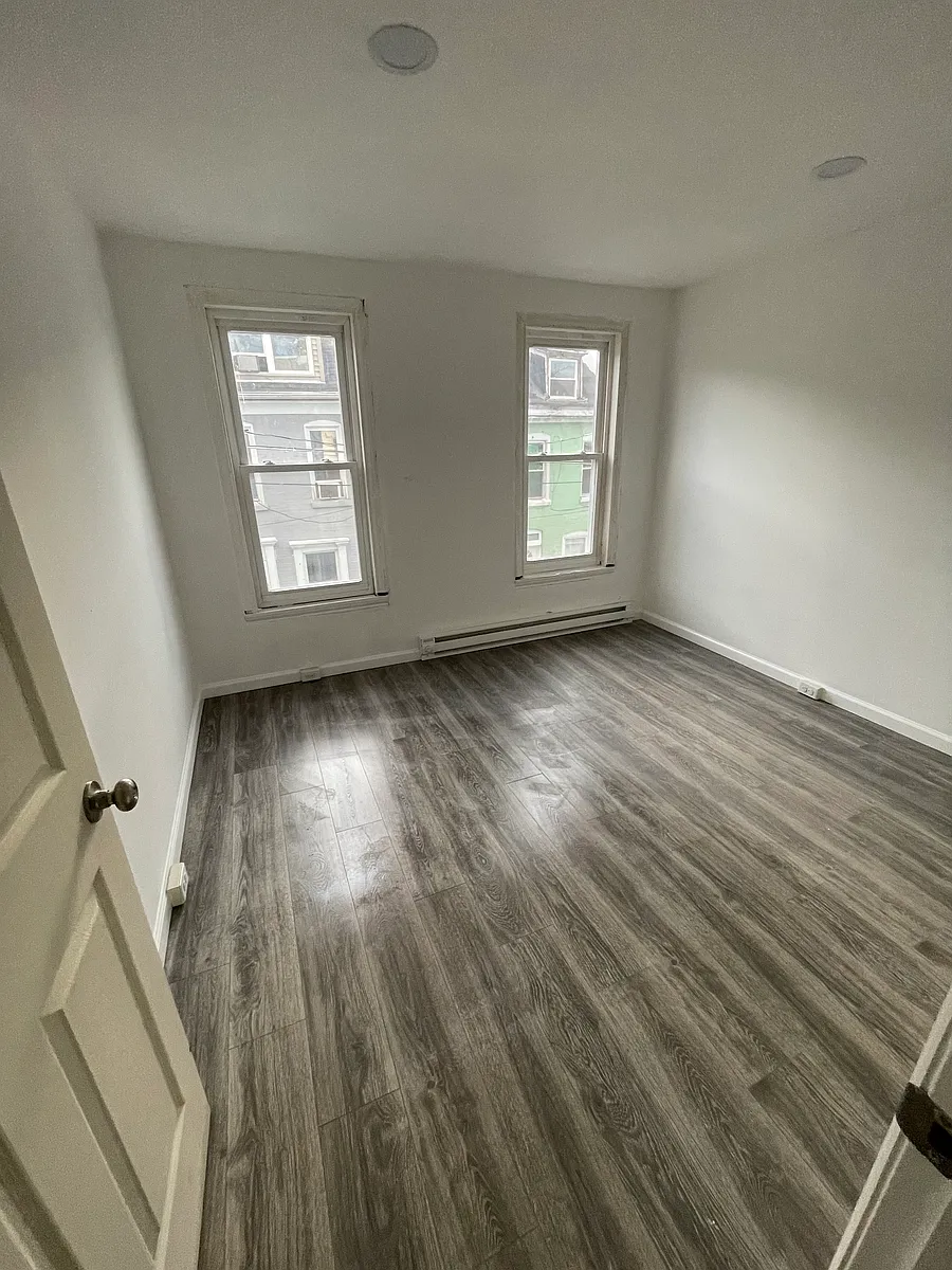 Building Photo - 439 Spring Garden St
