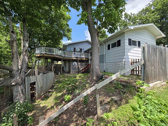 4th image of 309 2nd St NE