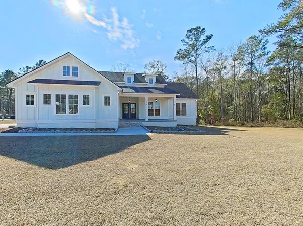 102 Sandy Creek Ln, Thomasville, GA 31757