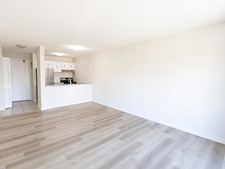 626 57th Ave SW — Photo 6
