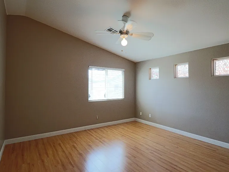 9747 Clifford Walk Ave — Photo 10