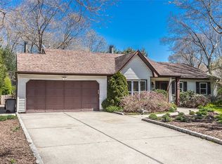 23 Marc Dr, Ridge, NY 11961