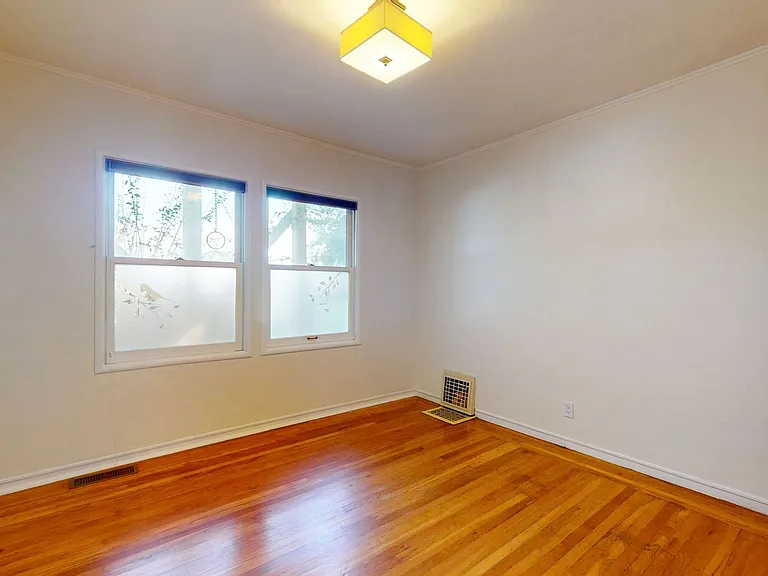 420 Lester Ave — Photo 15