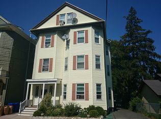 51 Reservoir Rd APT 3, Chestnut Hill, MA 02467