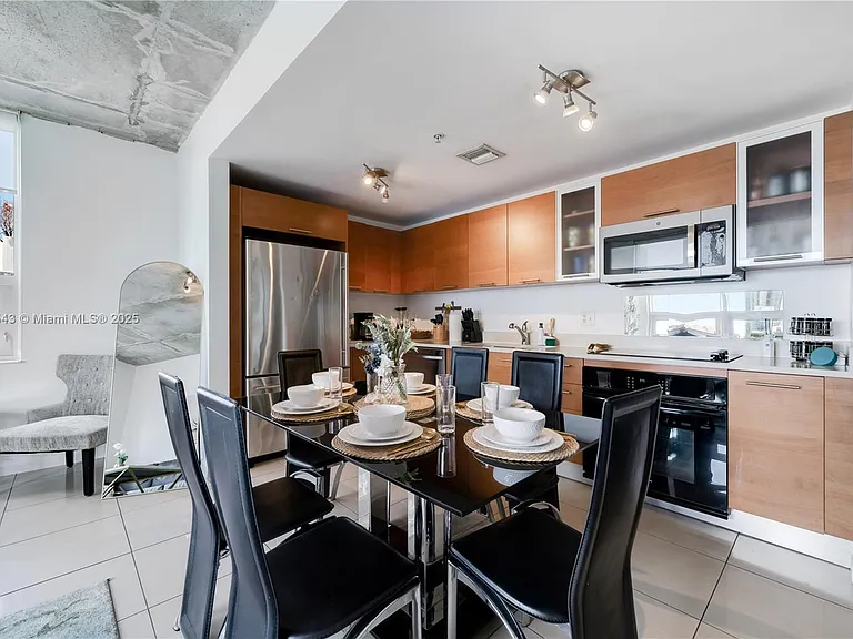 3250 NE 1st Ave #1016 — Photo 7