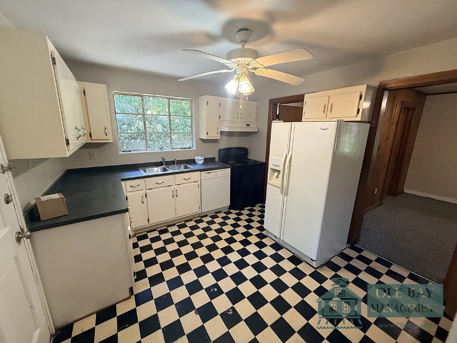 3 bed, 1.5 bath, $1,100 — Photo 2