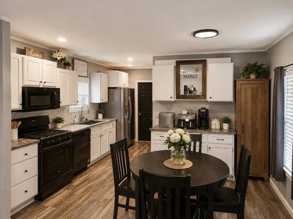 41 Highland Dr #41, Le Mars, IA 51031
