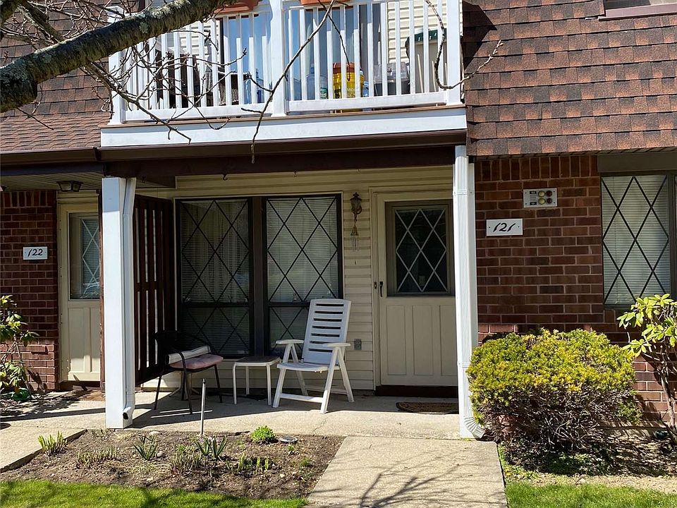 1st image of 121 Clubhouse Dr #121