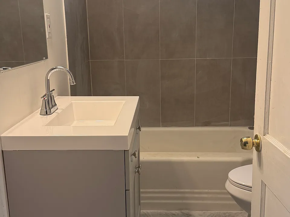 15 Roblen Dr #1