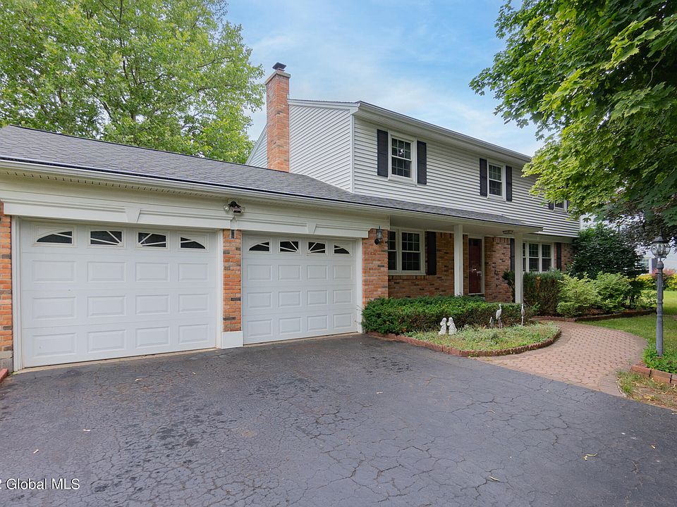 1st image of 6 Somerset Ln