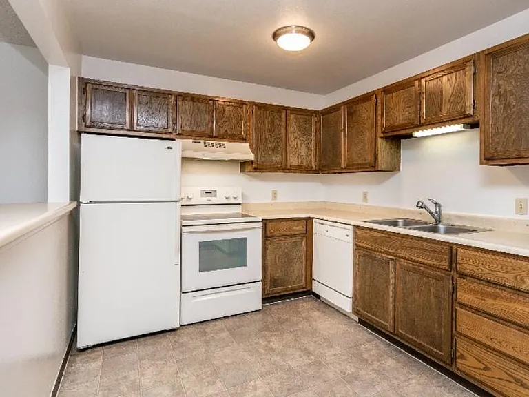 Foxhill Apartments — Photo 15