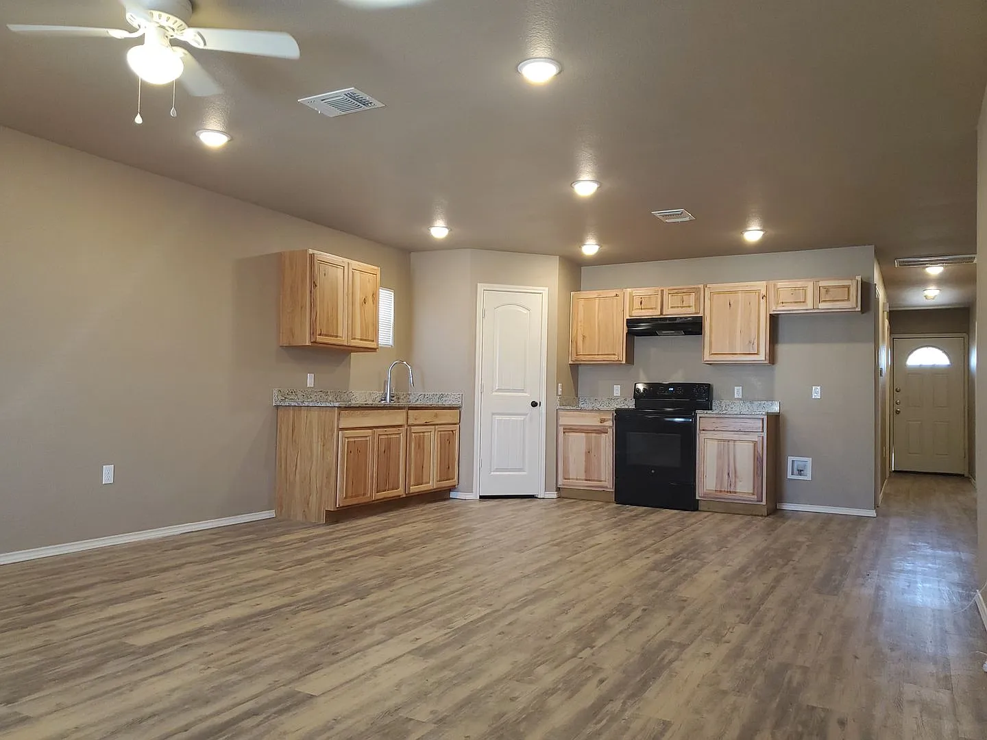 Charming 3-Bedroom, 2-Bathroom Home in Northeast Lubbock — Photo 2