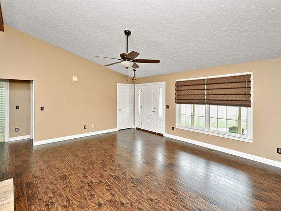 4th image of 1325 Holly Hill Dr
