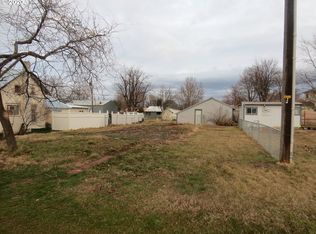 233 E Jefferson St, Athena, OR 97813